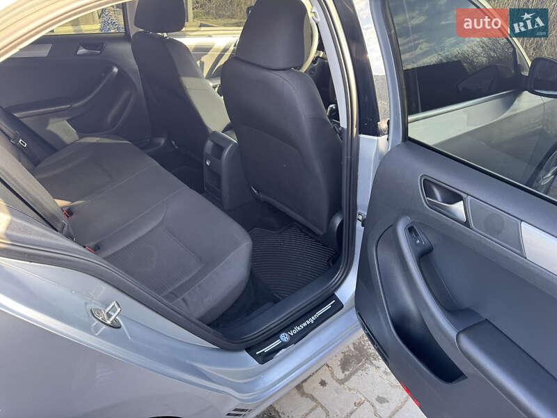 Седан Volkswagen Jetta 2015 в Полтаві