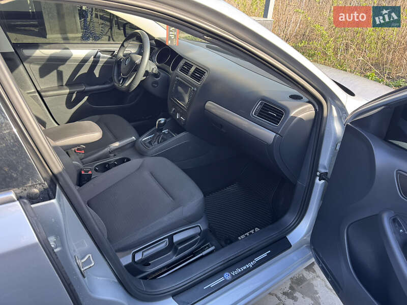 Седан Volkswagen Jetta 2015 в Полтаві