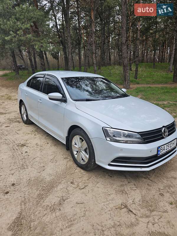 Седан Volkswagen Jetta 2017 в 