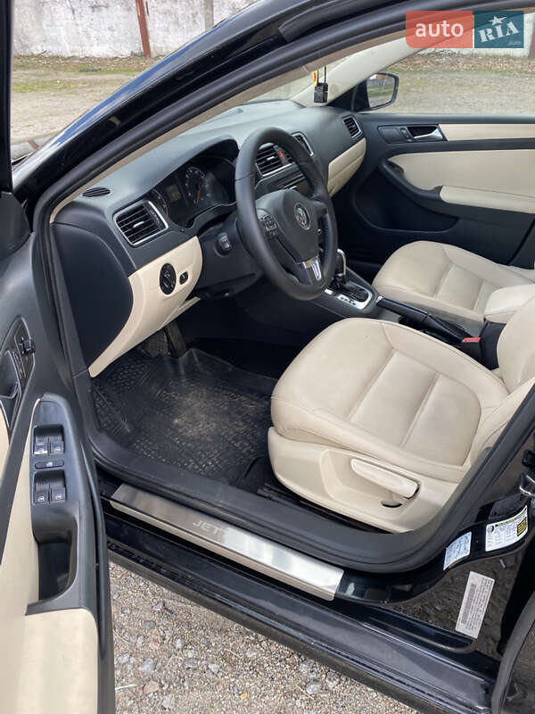 Седан Volkswagen Jetta 2011 в 
