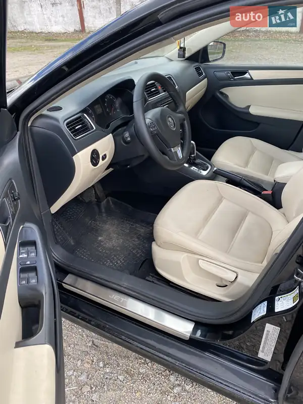 Седан Volkswagen Jetta 2011 в 