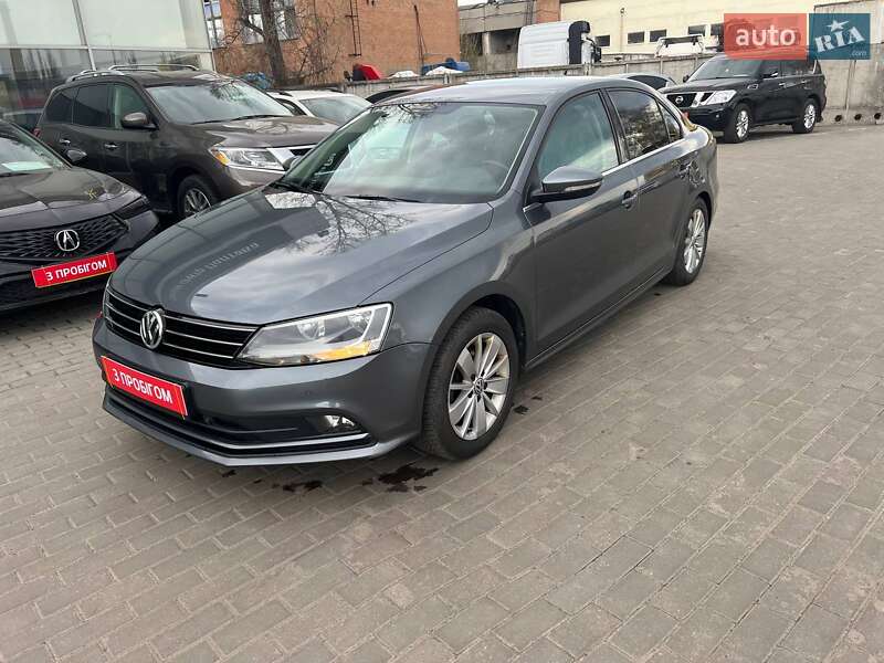 Седан Volkswagen Jetta 2016 в 