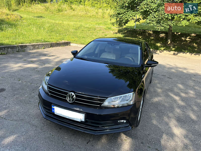 Седан Volkswagen Jetta 2016 в Ровно
