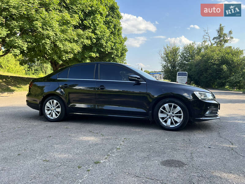 Седан Volkswagen Jetta 2016 в Ровно