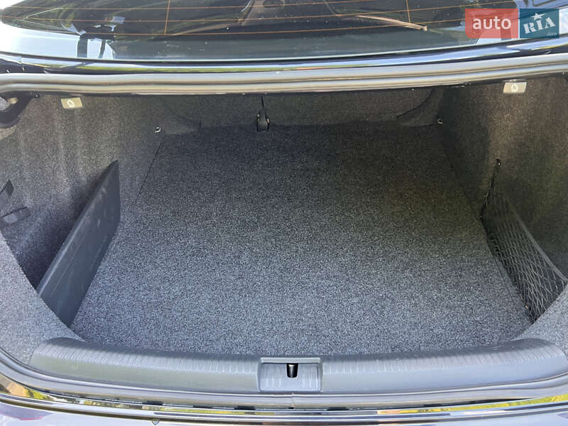 Седан Volkswagen Jetta 2016 в Ровно