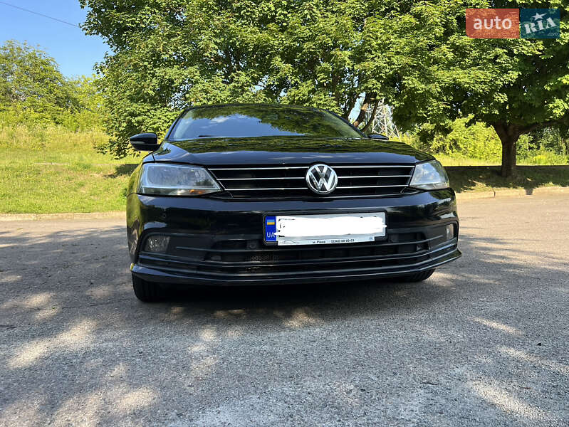 Седан Volkswagen Jetta 2016 в Ровно