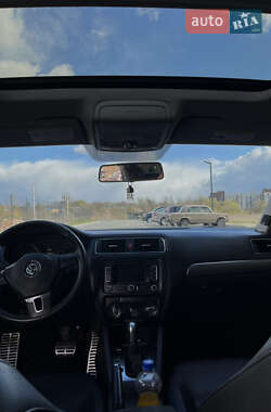 Седан Volkswagen Jetta 2012 в 