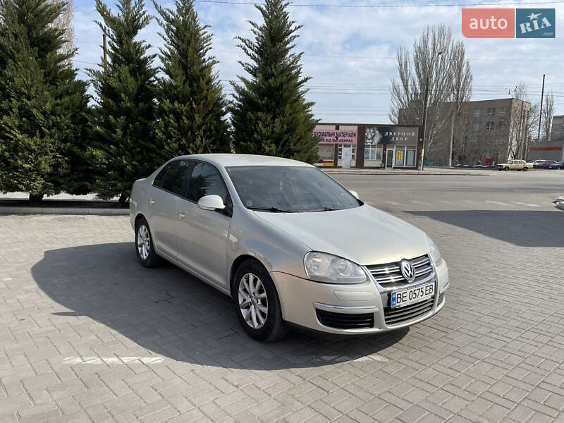 Седан Volkswagen Jetta 2010 в 
