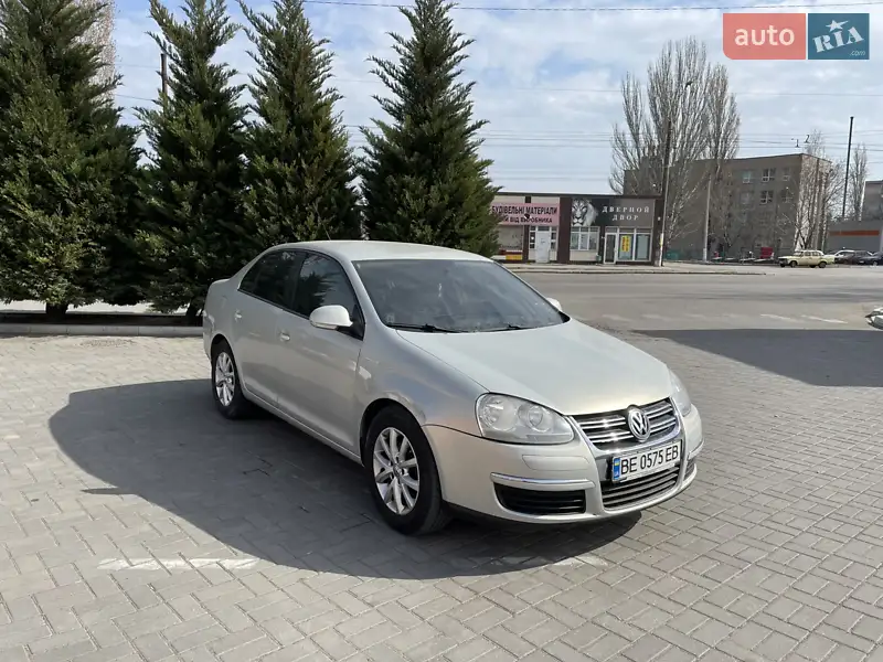 Седан Volkswagen Jetta 2010 в 