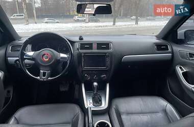 Седан Volkswagen Jetta 2012 в 