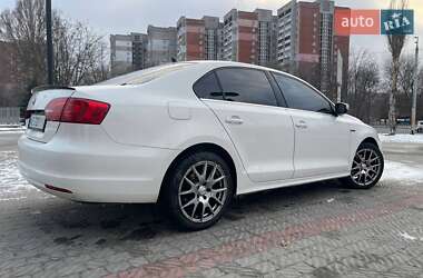 Седан Volkswagen Jetta 2012 в 