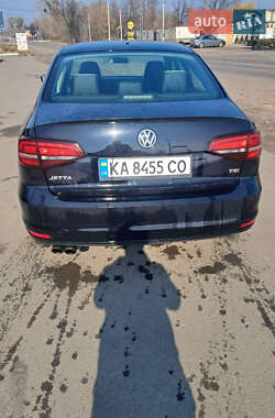 Седан Volkswagen Jetta 2016 в 