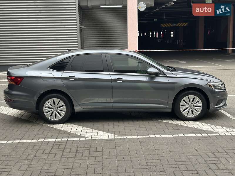 Седан Volkswagen Jetta 2019 в Києві