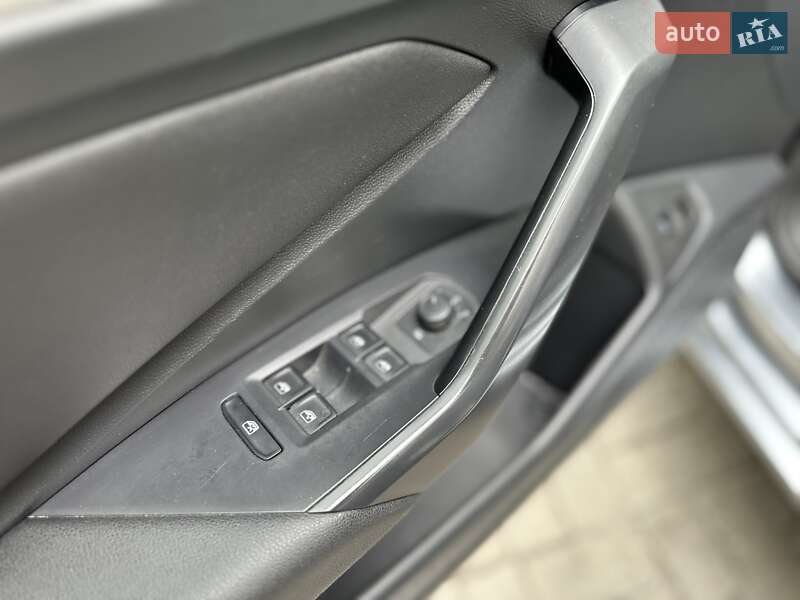 Седан Volkswagen Jetta 2019 в Києві