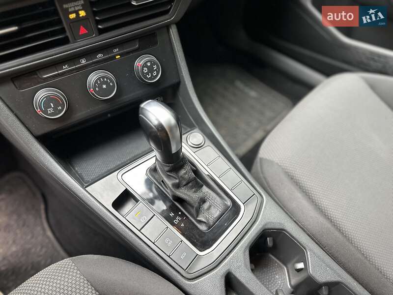 Седан Volkswagen Jetta 2019 в Києві