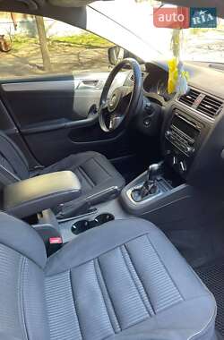 Седан Volkswagen Jetta 2013 в 