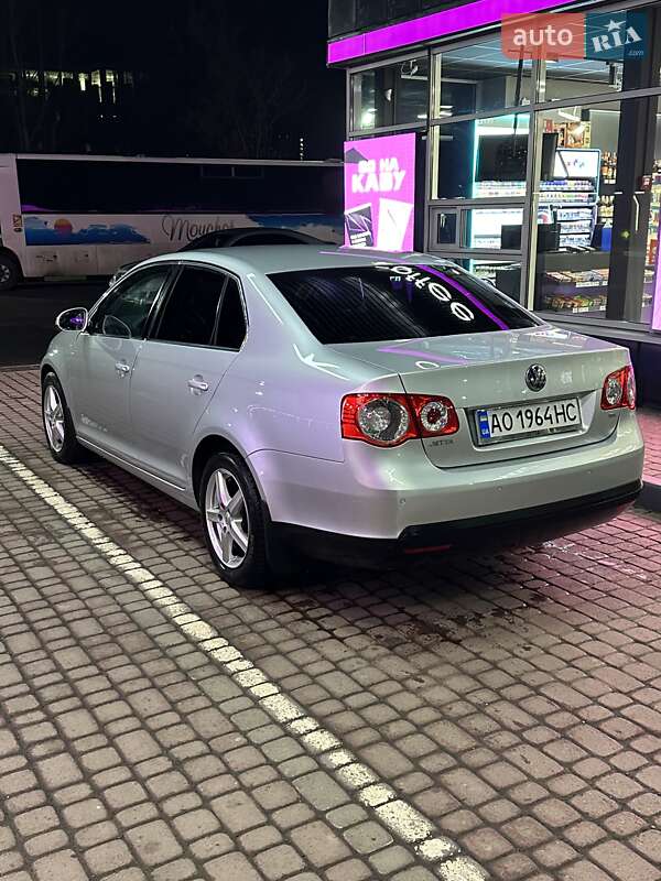 Седан Volkswagen Jetta 2009 в 