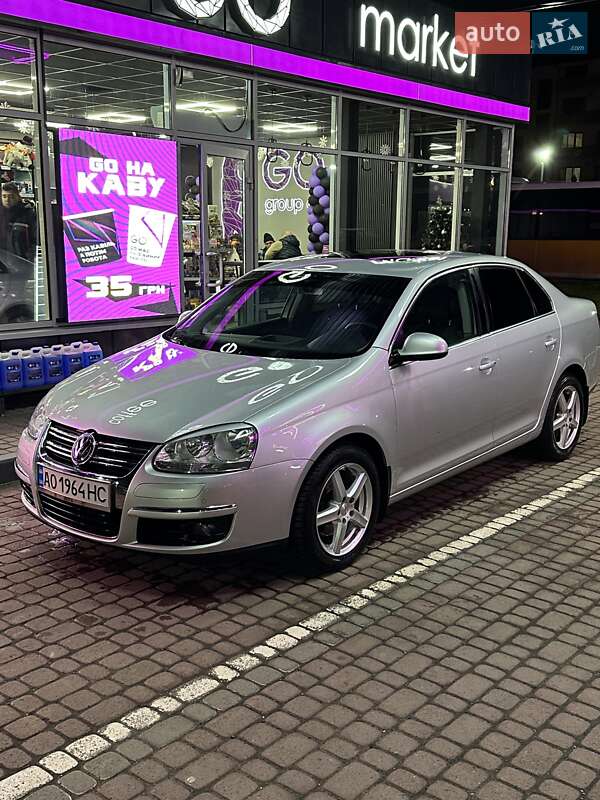 Седан Volkswagen Jetta 2009 в 