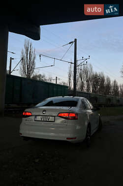 Седан Volkswagen Jetta 2016 в 