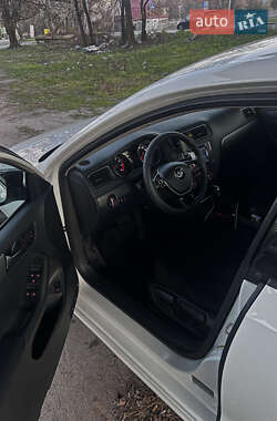 Седан Volkswagen Jetta 2016 в 