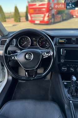 Седан Volkswagen Jetta 2015 в 