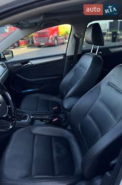 Седан Volkswagen Jetta 2015 в 