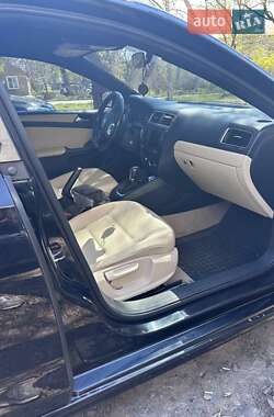 Седан Volkswagen Jetta 2011 в 