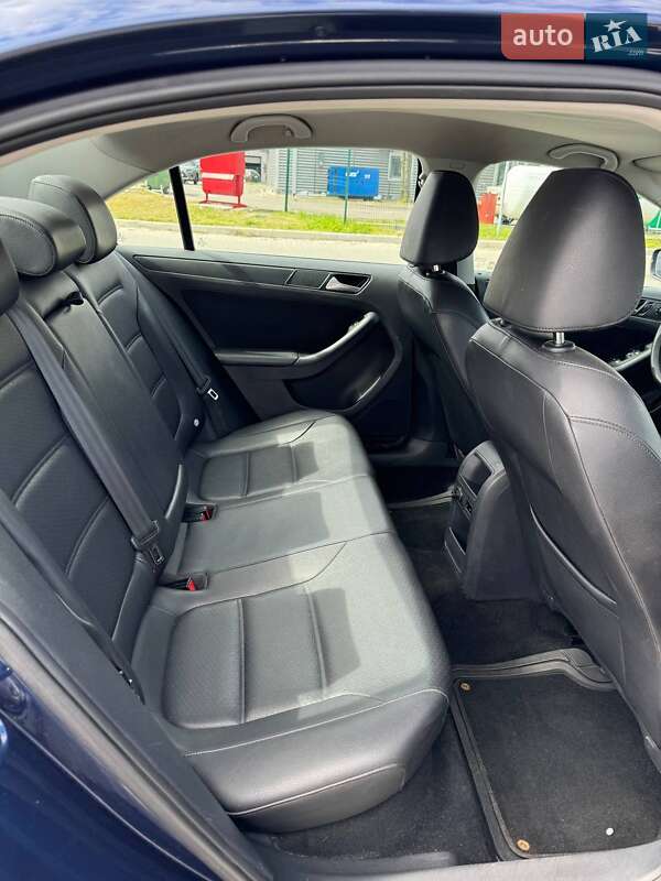 Седан Volkswagen Jetta 2014 в Киеве