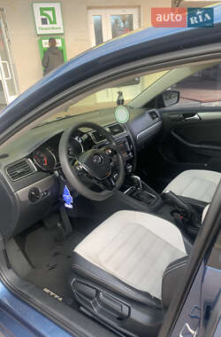 Седан Volkswagen Jetta 2014 в 