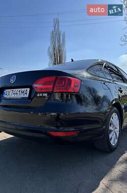 Седан Volkswagen Jetta 2011 в 