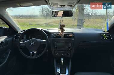 Седан Volkswagen Jetta 2011 в 
