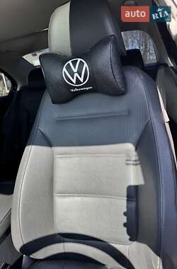 Седан Volkswagen Jetta 2011 в 