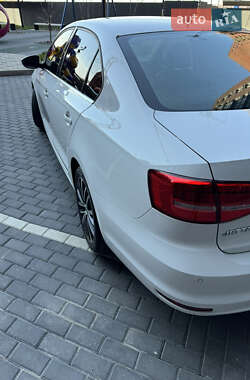 Седан Volkswagen Jetta 2015 в 