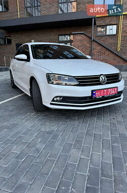 Седан Volkswagen Jetta 2015 в 