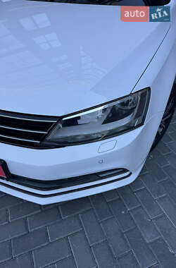 Седан Volkswagen Jetta 2015 в 
