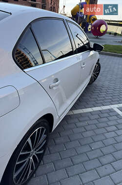 Седан Volkswagen Jetta 2015 в 
