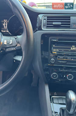 Седан Volkswagen Jetta 2015 в 