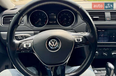 Седан Volkswagen Jetta 2016 в 