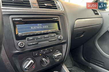 Седан Volkswagen Jetta 2014 в 