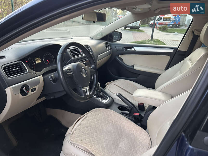 Седан Volkswagen Jetta 2014 в Львове
