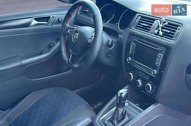 Седан Volkswagen Jetta 2015 в 