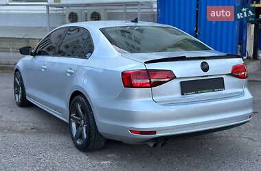 Седан Volkswagen Jetta 2015 в 