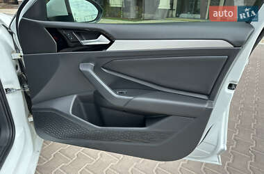 Седан Volkswagen Jetta 2019 в 