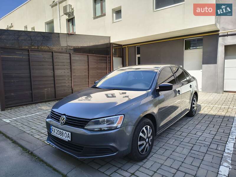 Седан Volkswagen Jetta 2014 в 