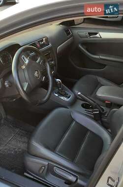 Седан Volkswagen Jetta 2013 в 