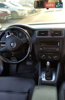 Седан Volkswagen Jetta 2013 в 