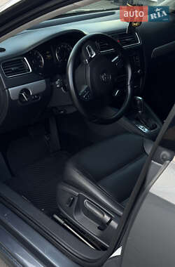 Седан Volkswagen Jetta 2013 в 