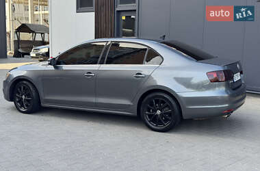 Седан Volkswagen Jetta 2013 в 