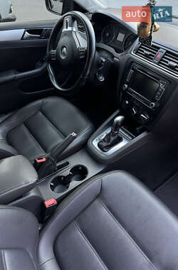 Седан Volkswagen Jetta 2013 в 