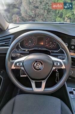 Седан Volkswagen Jetta 2018 в 